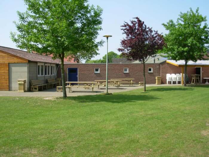 Groepsaccommodatie in Hunsel (Limburg) voor 60 personen met 4 slaapkamers en 3 badkamers.