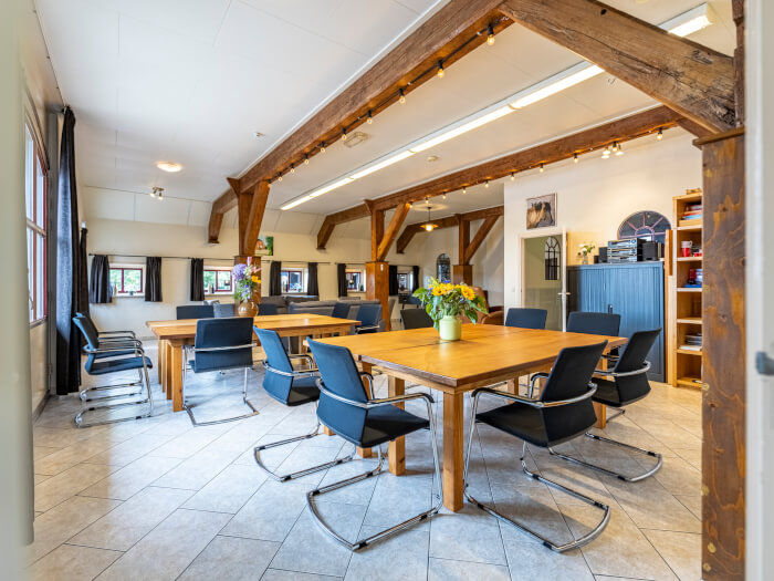 Groepsaccommodatie in Echteld (Gelderland) voor 14 personen met 5 slaapkamers en 2 badkamers.