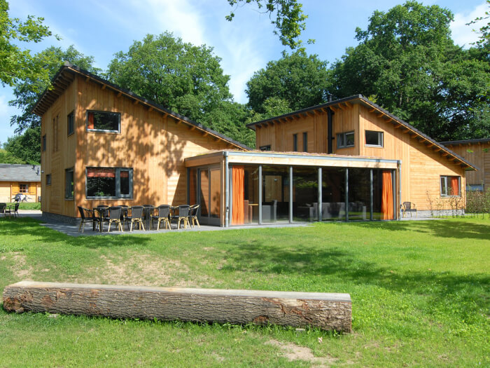 Groepsaccommodatie in Dwingeloo (Drenthe) voor 18 personen met 7 slaapkamers en 4 badkamers.