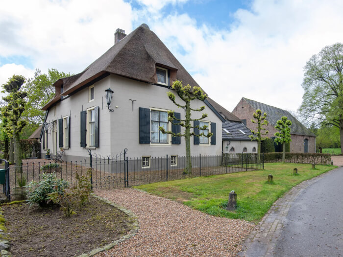 Groepsaccommodatie in Leur (Gelderland) voor 17 personen met 5 slaapkamers en 3 badkamers.