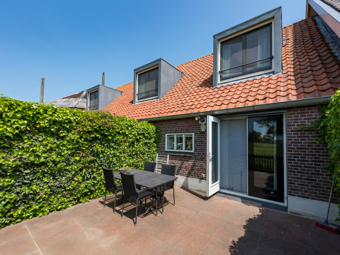 Groepsaccommodatie in Kamerik (Utrecht) voor 6 personen met 2 slaapkamers en 2 badkamers.