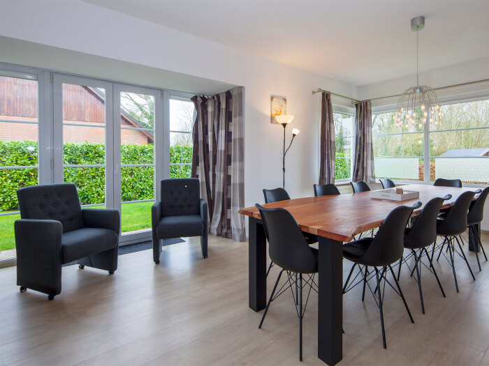 Groepsaccommodatie in Hengstdijk (Zeeland) voor 10 personen met 4 slaapkamers en 2 badkamers.