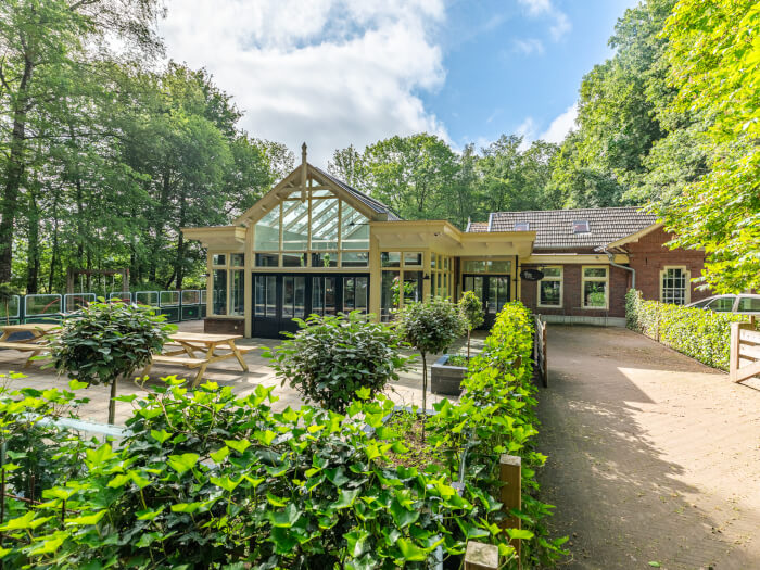 Groepsaccommodatie in Terborg (Gelderland) voor 20 personen met 8 slaapkamers en 6 badkamers.