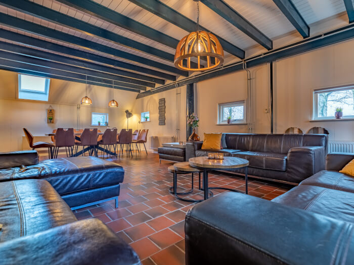 Groepsaccommodatie in Schoonloo (Drenthe) voor 12 personen met 4 slaapkamers en 2 badkamers.