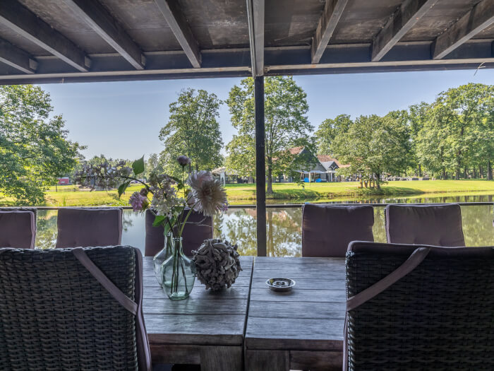 Groepsaccommodatie in Denekamp (Overijssel) voor 12 personen met 6 slaapkamers en 2 badkamers.