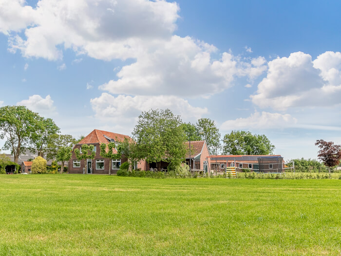Groepsaccommodatie in Zeddam (Gelderland) voor 14 personen met 5 slaapkamers en 2 badkamers.