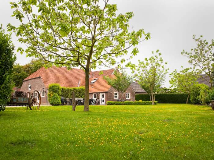 Groepsaccommodatie in Geijsteren (Limburg) voor 17 personen met 5 slaapkamers en 3 badkamers.