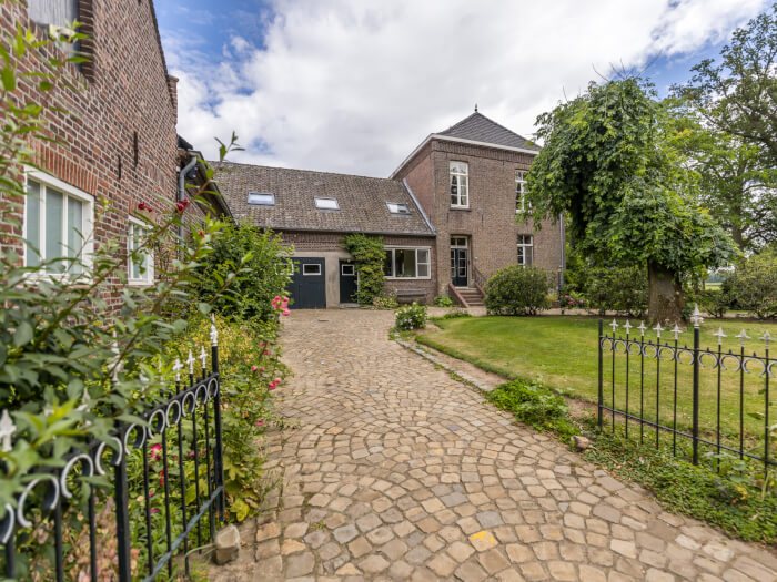 Groepsaccommodatie in Swolgen (Limburg) voor 17 personen met 6 slaapkamers en 3 badkamers.