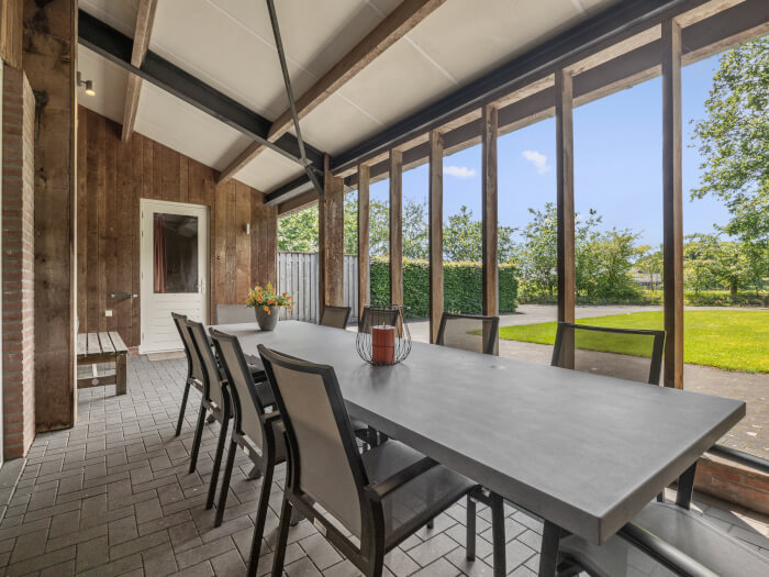 Groepsaccommodatie in Hezingen (Overijssel) voor 10 personen met 4 slaapkamers en 2 badkamers.
