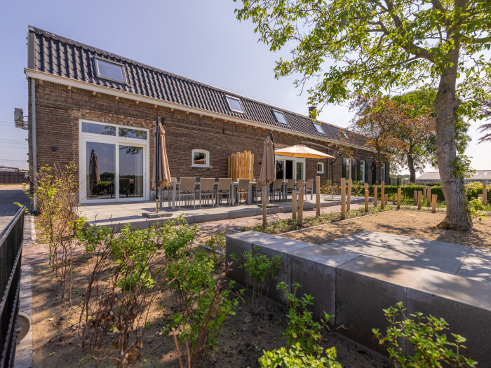 Groepsaccommodatie in Moergestel (Noord-Brabant) voor 22 personen met 11 slaapkamers en 11 badkamers.