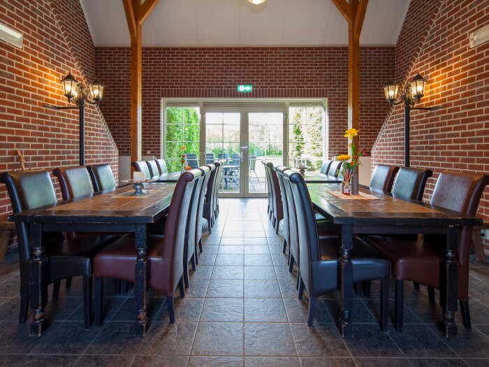 Groepsaccommodatie in Groede (Zeeland) voor 24 personen met 12 slaapkamers en 4 badkamers.