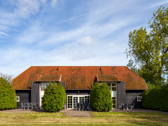 Groepsaccommodatie in Groede (Zeeland) voor 24 personen met 12 slaapkamers en 4 badkamers.