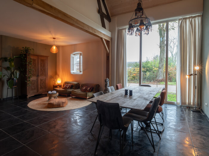 Groepsaccommodatie in Lierop (Noord-Brabant) voor 10 personen met 6 slaapkamers en 2 badkamers.
