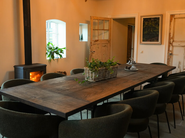 Groepsaccommodatie in Winterswijk (Gelderland) voor 12 personen met 6 slaapkamers en 2 badkamers.