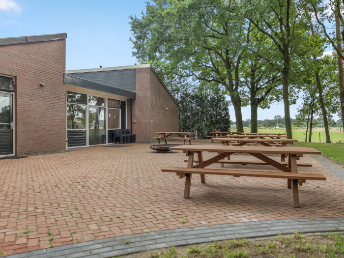 Groepsaccommodatie in Voorthuizen (Gelderland) voor 60 personen met 4 slaapkamers en 4 badkamers.