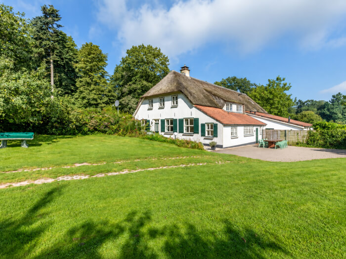 Groepsaccommodatie in Berg en Dal (Gelderland) voor 10 personen met 6 slaapkamers en 1 badkamers.