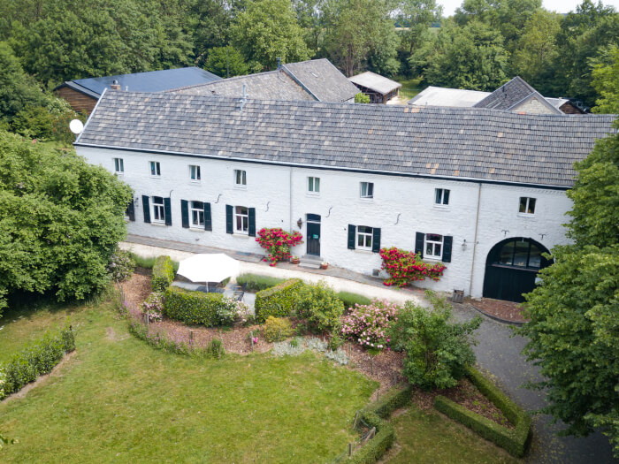 Groepsaccommodatie in Bocholtz (Limburg) voor 14 personen met 5 slaapkamers en 2 badkamers.