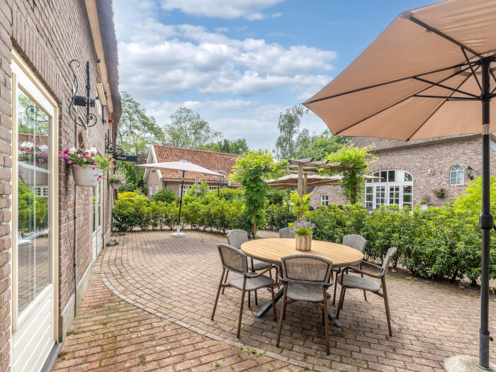 Groepsaccommodatie in Luttenberg (Overijssel) voor 8 personen met 4 slaapkamers en 2 badkamers.