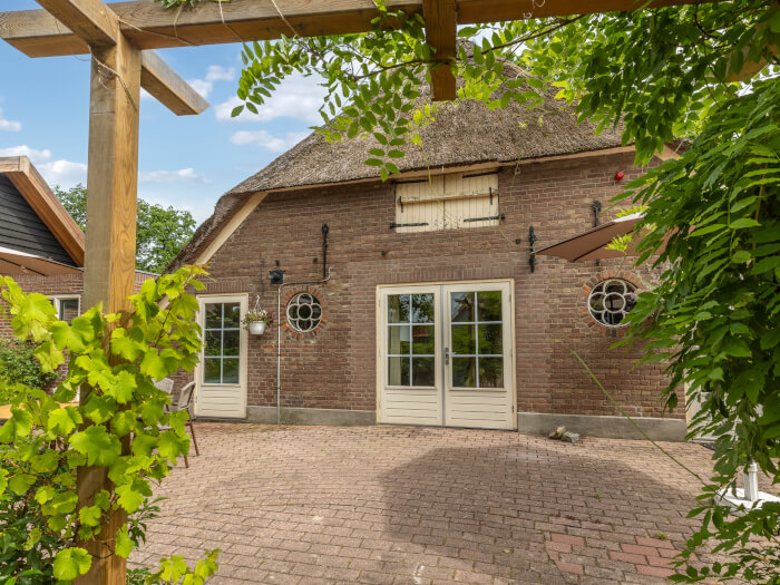 Groepsaccommodatie in Luttenberg (Overijssel) voor 8 personen met 4 slaapkamers en 2 badkamers.