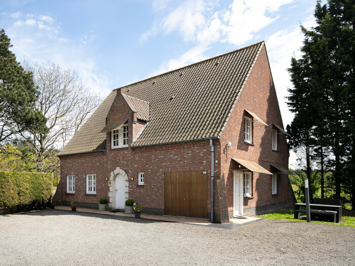 Groepsaccommodatie in Zelzate (Oost-Vlaanderen) voor 14 personen met 7 slaapkamers en 7 badkamers.