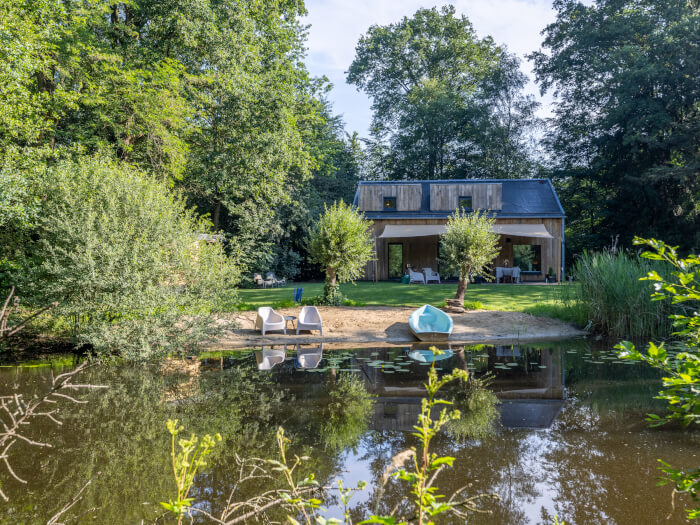 Groepsaccommodatie in Haarlo (Gelderland) voor 10 personen met 4 slaapkamers en 3 badkamers.