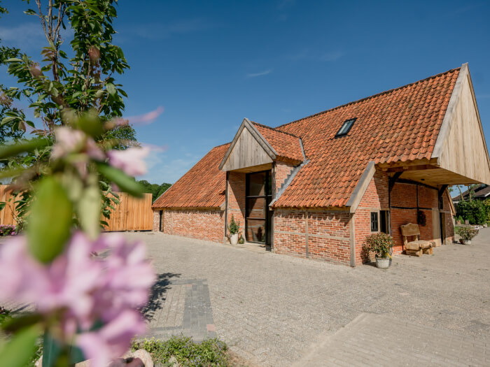 Groepsaccommodatie in Ootmarsum (Overijssel) voor 10 personen met 5 slaapkamers en 5 badkamers.