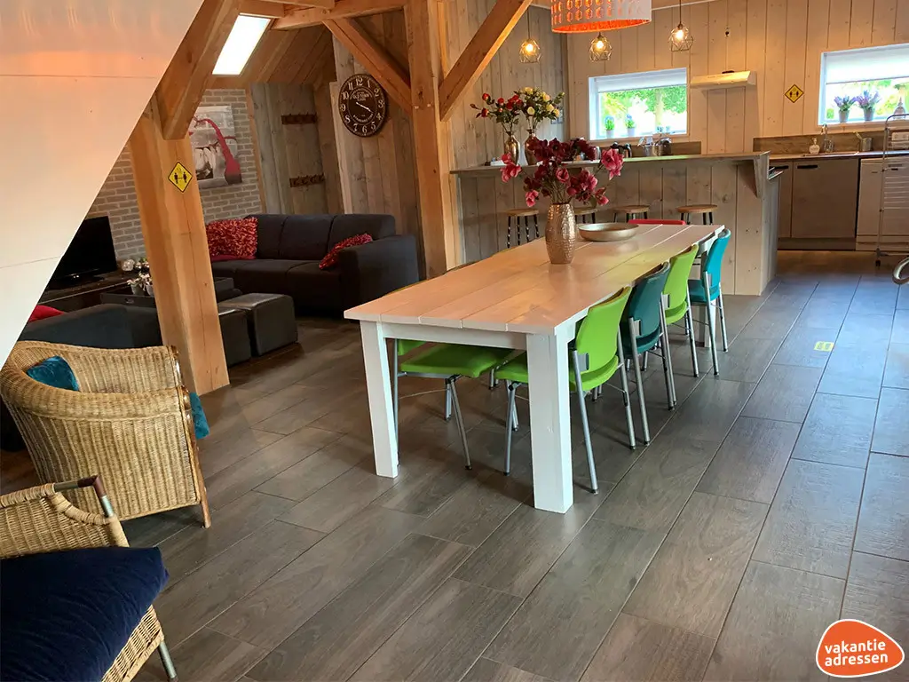 Groepsaccommodatie in Welsum (Overijssel) voor 12 personen met 4 slaapkamers en 2 badkamers.