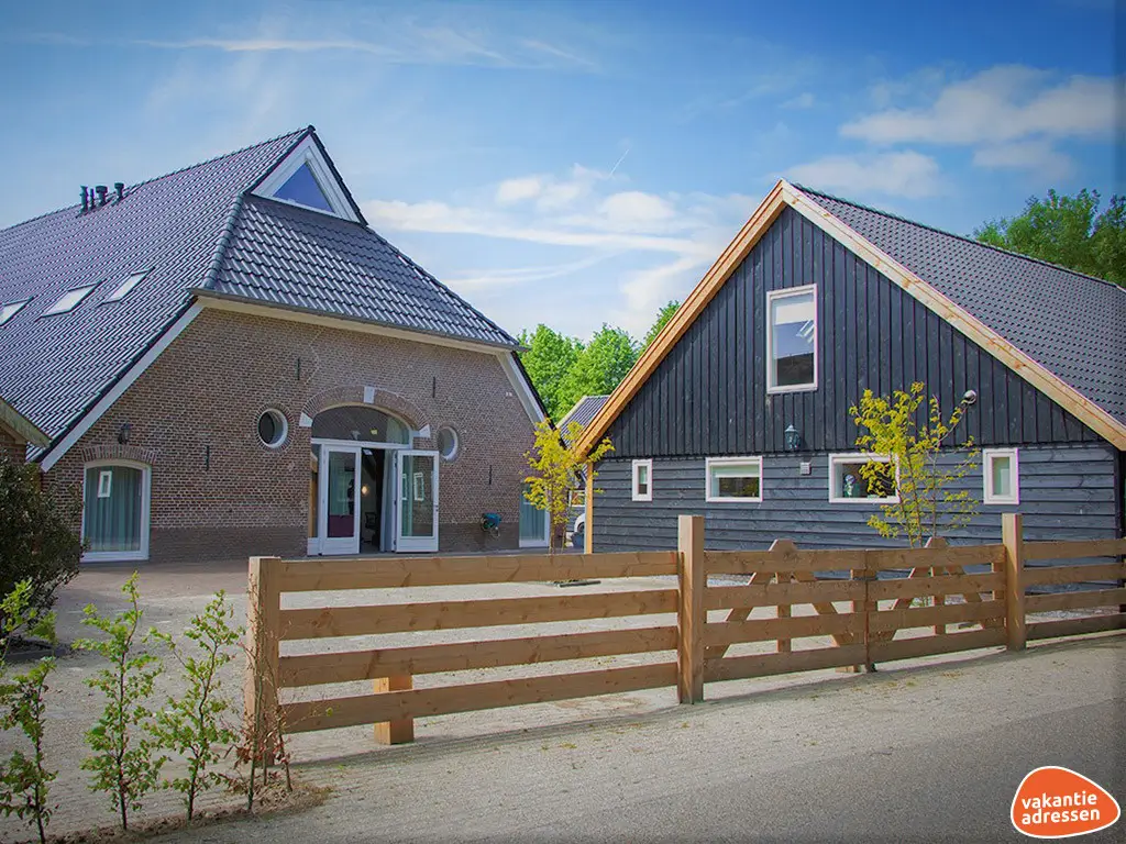 Groepsaccommodatie in Welsum (Overijssel) voor 12 personen met 4 slaapkamers en 2 badkamers.