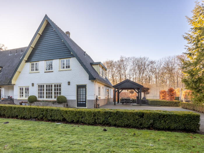 Groepsaccommodatie in Uddel (Gelderland) voor 15 personen met 5 slaapkamers en 3 badkamers.