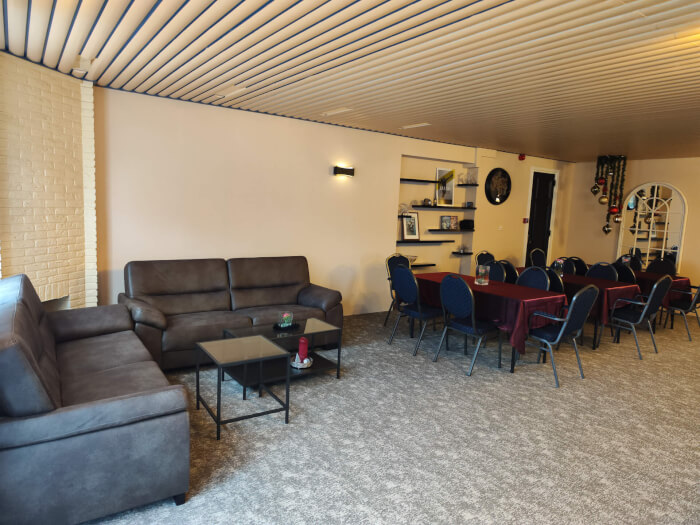 Groepsaccommodatie in Ameide (Zuid-Holland) voor 32 personen met 4 slaapkamers en 6 badkamers.