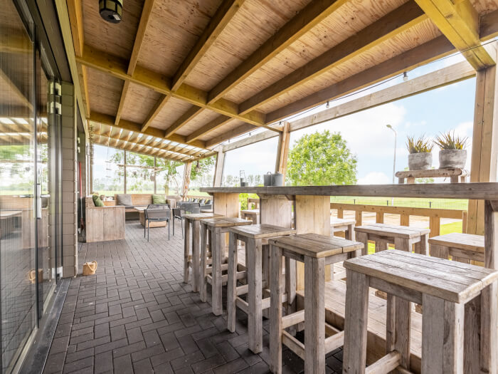 Groepsaccommodatie in Haren (Noord-Brabant) voor 25 personen met 9 slaapkamers en 9 badkamers.