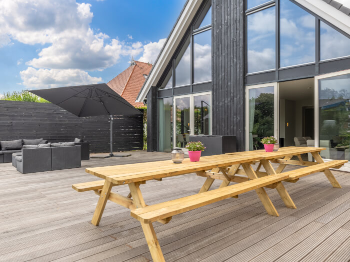 Groepsaccommodatie in Goingarijp (Friesland) voor 16 personen met 8 slaapkamers en 6 badkamers.