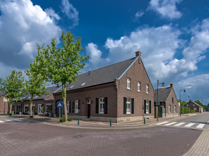Groepsaccommodatie in Roggel (Limburg) voor 30 personen met 14 slaapkamers en 11 badkamers.