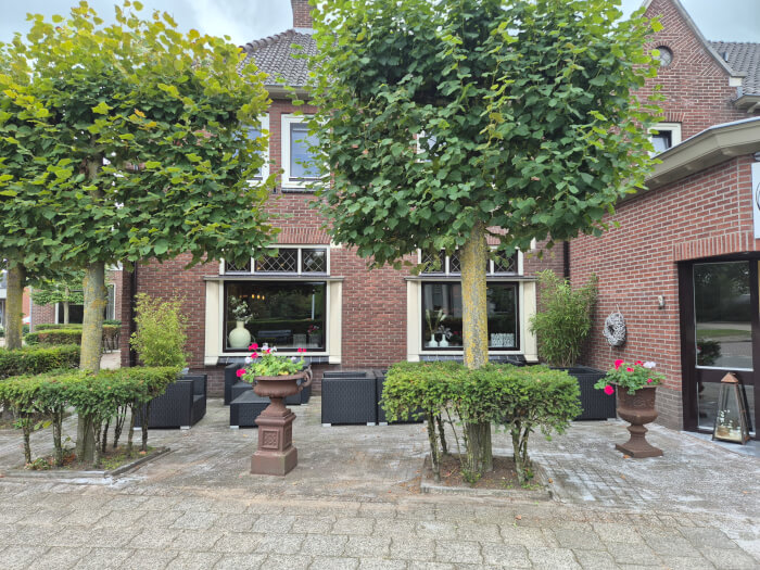 Groepsaccommodatie in Lichtenvoorde (Gelderland) voor 24 personen met 12 slaapkamers en 12 badkamers.