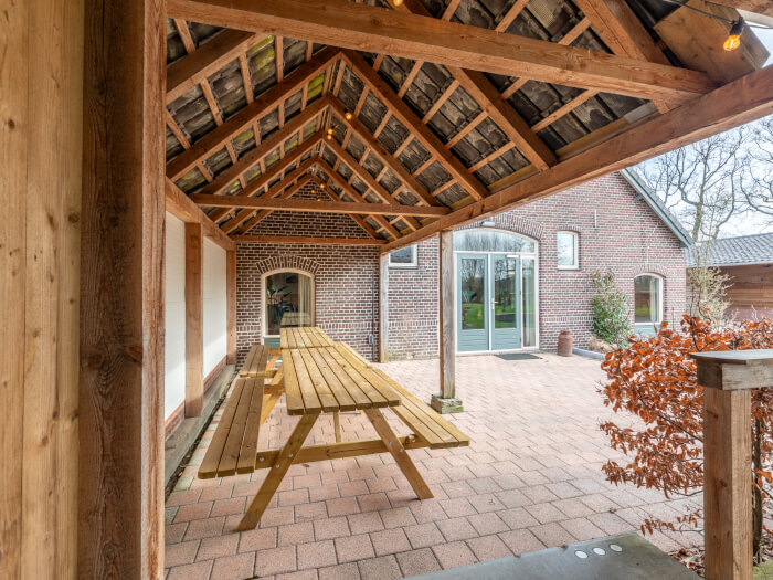 Groepsaccommodatie in Stoutenburg (Utrecht) voor 19 personen met 8 slaapkamers en 3 badkamers.