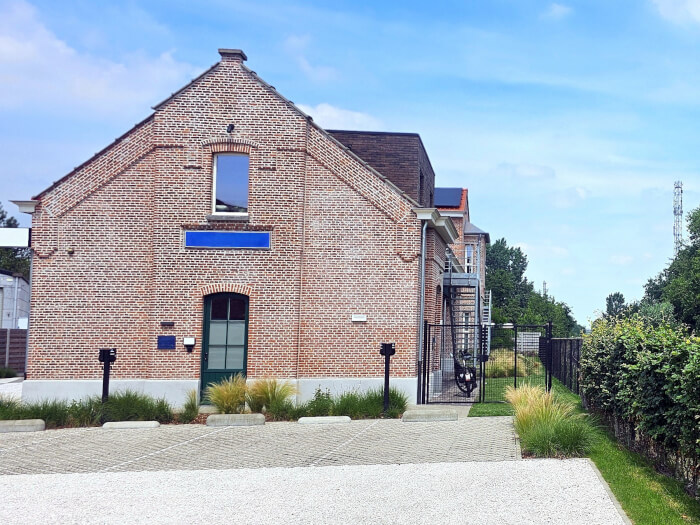 Groepsaccommodatie in Ertvelde (Oost-Vlaanderen) voor 21 personen met 10 slaapkamers en 10 badkamers.
