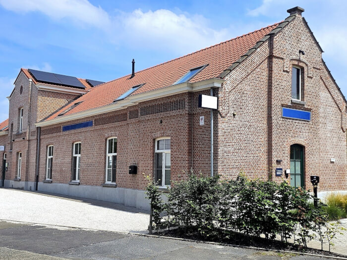 Groepsaccommodatie in Ertvelde (Oost-Vlaanderen) voor 21 personen met 10 slaapkamers en 10 badkamers.