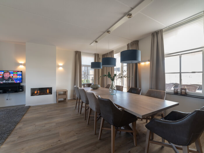 Groepsaccommodatie in Colijnsplaat (Zeeland) voor 10 personen met 5 slaapkamers en 3 badkamers.