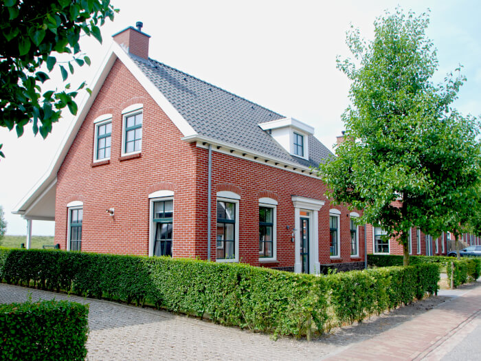 Groepsaccommodatie in Colijnsplaat (Zeeland) voor 10 personen met 5 slaapkamers en 3 badkamers.