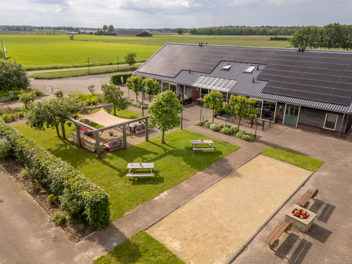 Groepsaccommodatie in Heusden (Noord-Brabant) voor 30 personen met 14 slaapkamers en 8 badkamers.