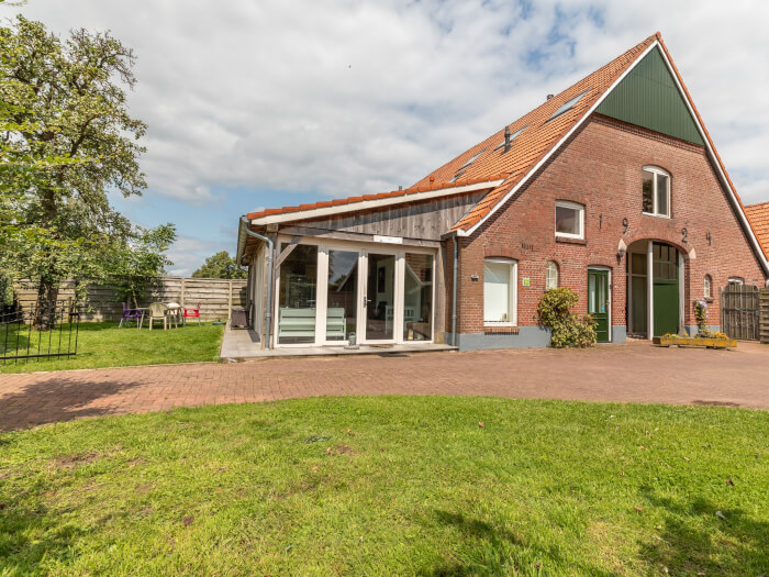 Groepsaccommodatie in Winterswijk Miste (Gelderland) voor 8 personen met 4 slaapkamers en 2 badkamers.