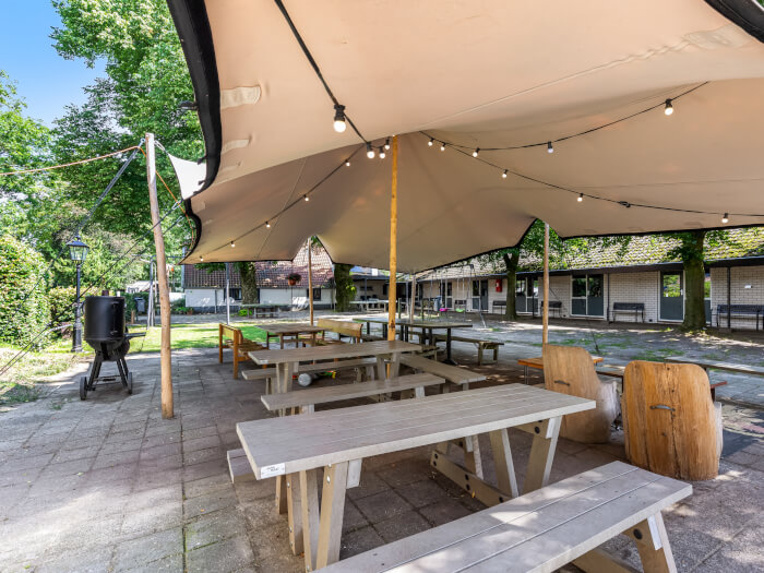 Groepsaccommodatie in Putten (Gelderland) voor 42 personen met 7 slaapkamers en 7 badkamers.