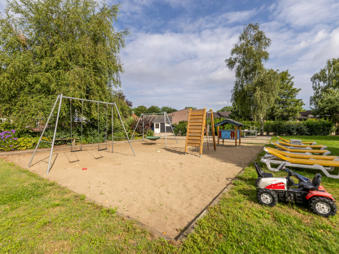 Groepsaccommodatie in Langenboom (Noord-Brabant) voor 20 personen met 9 slaapkamers en 3 badkamers.
