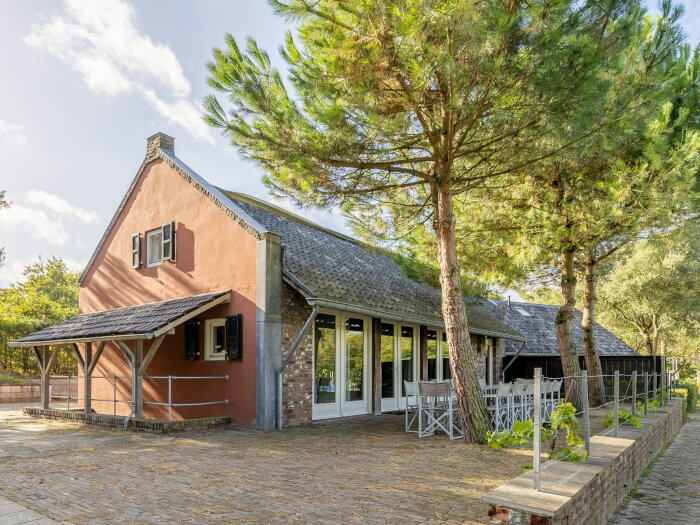 Groepsaccommodatie in Maasbree (Limburg) voor 15 personen met 8 slaapkamers en 3 badkamers.