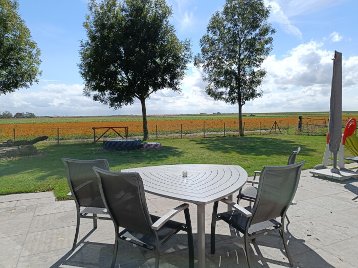 Groepsaccommodatie in Tholen (Zeeland) voor 10 personen met 5 slaapkamers en 2 badkamers.