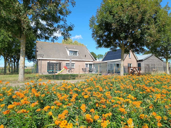 Groepsaccommodatie in Tholen (Zeeland) voor 10 personen met 5 slaapkamers en 2 badkamers.