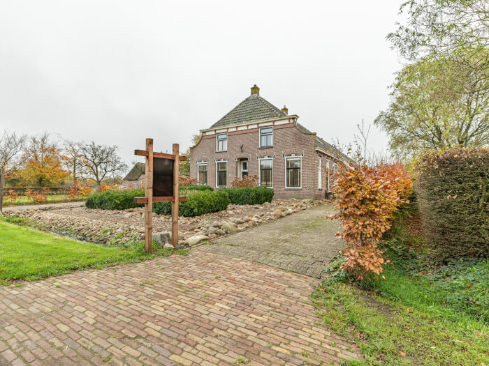 Groepsaccommodatie in Wapse (Drenthe) voor 30 personen met 12 slaapkamers en 9 badkamers.