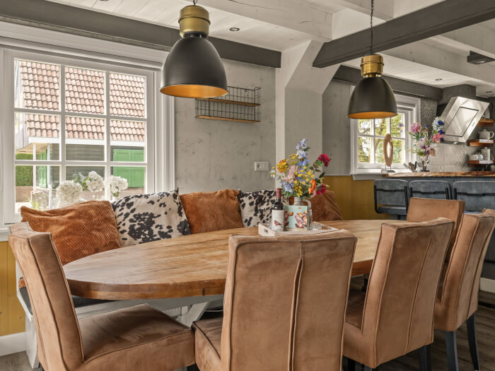Groepsaccommodatie in Oudesluis (Noord-Holland) voor 10 personen met 4 slaapkamers en 2 badkamers.