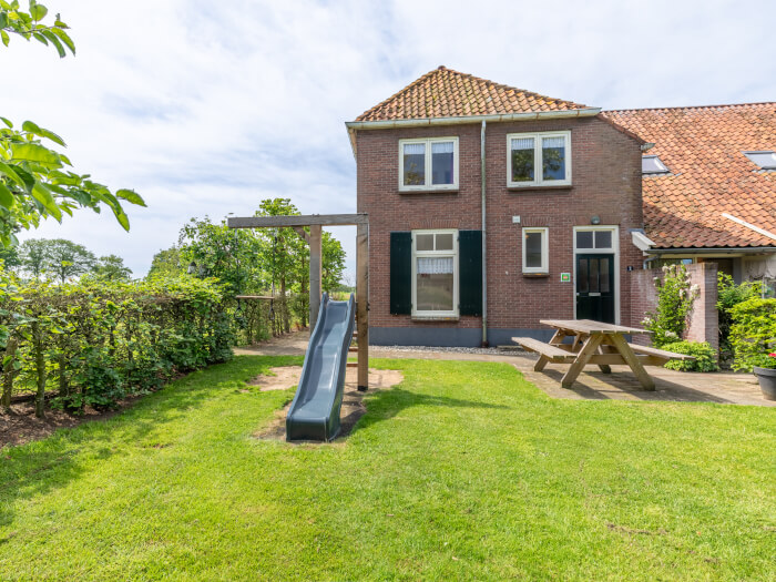 Groepsaccommodatie in Eibergen (Gelderland) voor 12 personen met 6 slaapkamers en 2 badkamers.