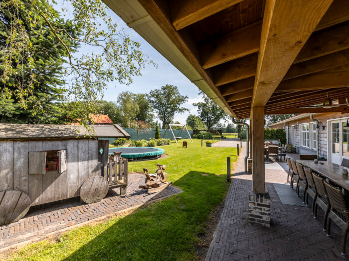 Groepsaccommodatie in Neerkant (Noord-Brabant) voor 24 personen met 10 slaapkamers en 10 badkamers.